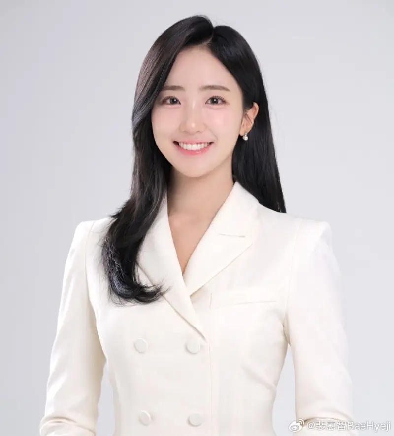 LCK主持裴惠智发问：长发和短发，大家觉得我哪个更适合呢？