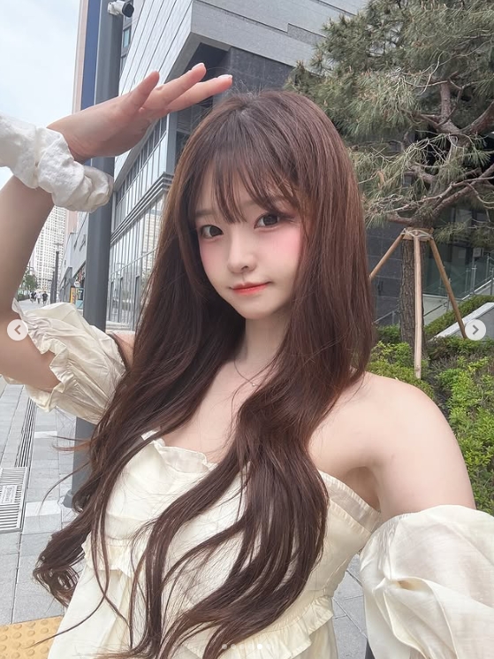 韩文版本《完蛋美女》演员MJ发布照片：几乎没有透露她的肩膀〜