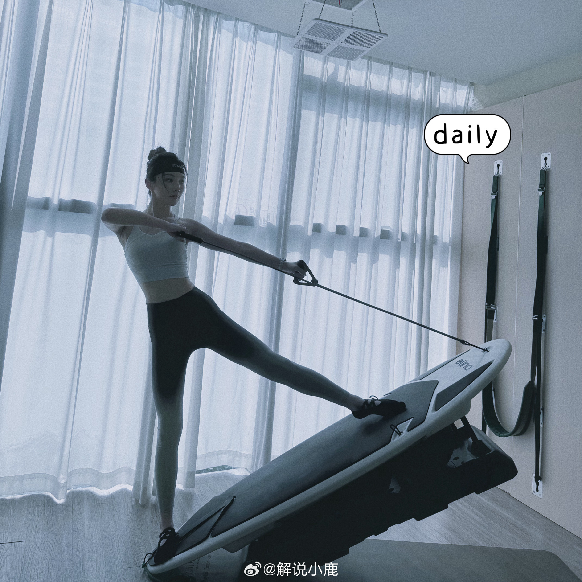 KPL女解说小鹿晒美照：又去锻炼了💪今天是核心爆炸的一天~