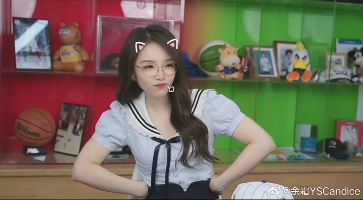 改甜妹风了？余霜晒照：今天的🧱格外早呢！！