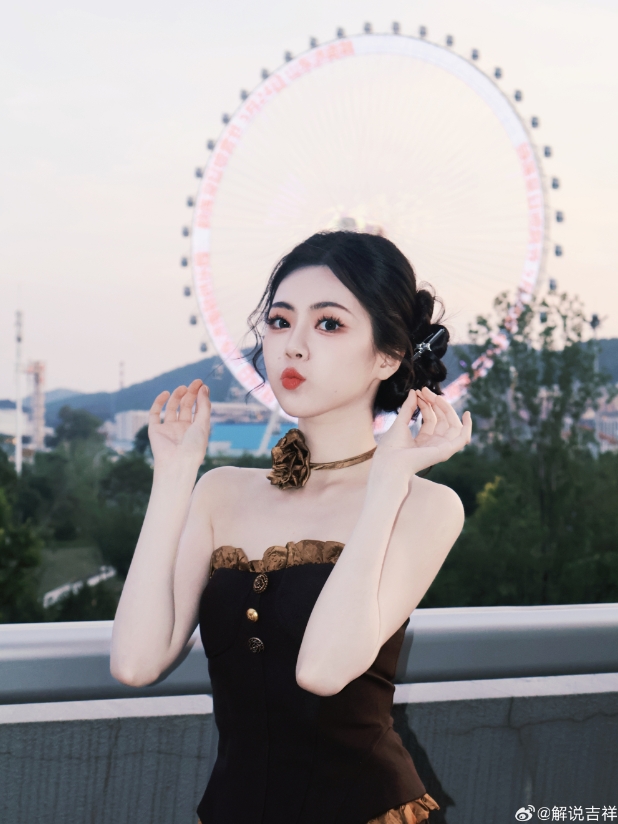 什么白色的腿！ PEL主持人Jixiang发布了一张照片：由玫瑰花的掉落的叶子很长时间