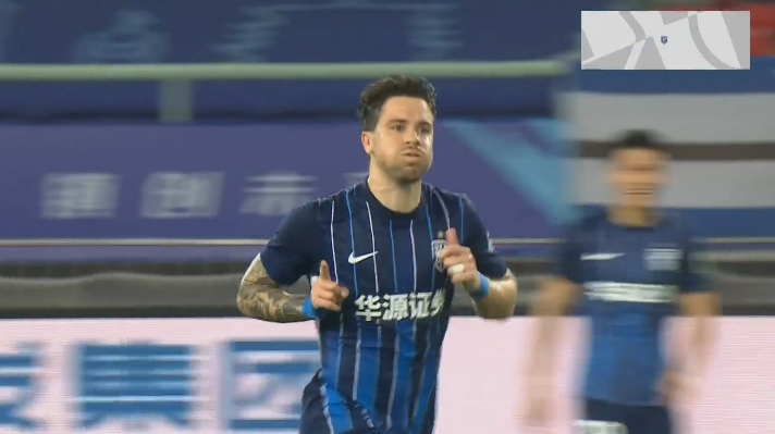 再下一城！牟鹏飞解围失误，绍尔头球破门，三镇2-0海牛