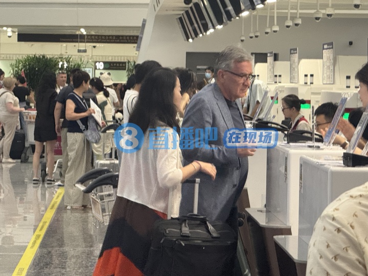 独家！:足球篮球直播直击伊万离开中国，今晚1点乘机飞往卡塔尔