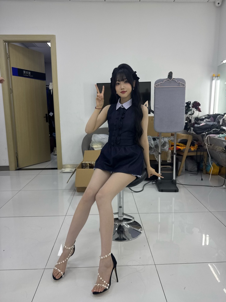 这高跟鞋👠这腿！互动女主持人十月晒照：名人堂活动结束啦~