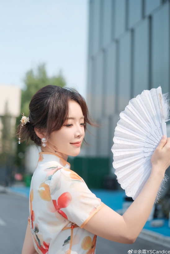 又有新皮肤！余霜晒照：氤氲的橘色裙摆流转着温柔