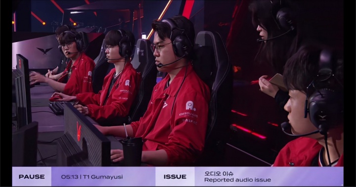 连续两次暂停均为Gumayusi发起，原因是语音出现问题！