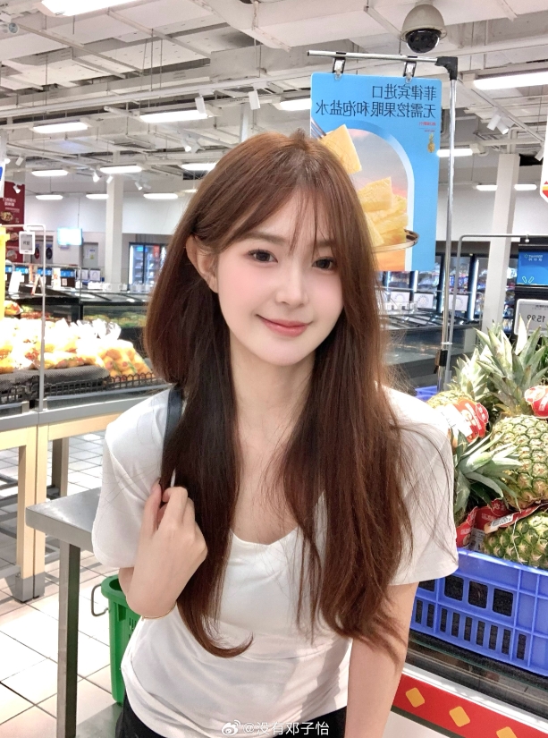 Meiko女友邓子怡晒照：她好可爱 得想办法和她约会💭