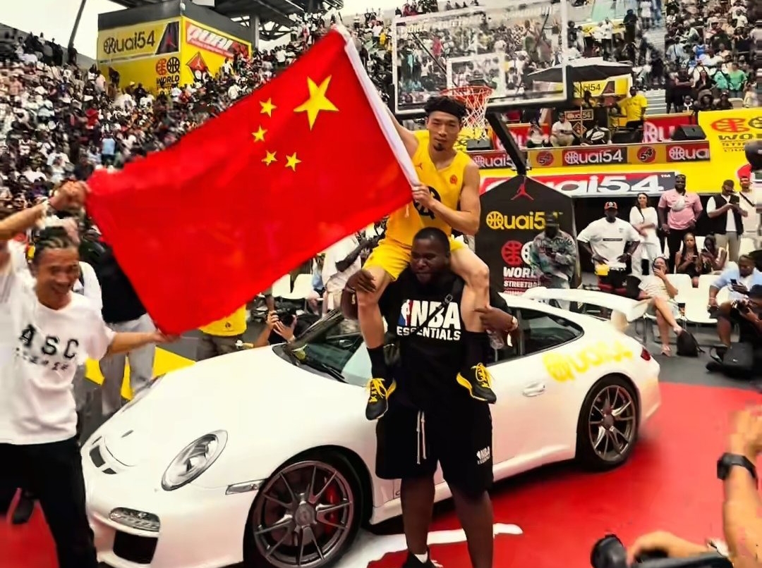 [篮球]世界冠军️39岁陈登星飞车胯下扣篮大赛夺冠高举庆祝