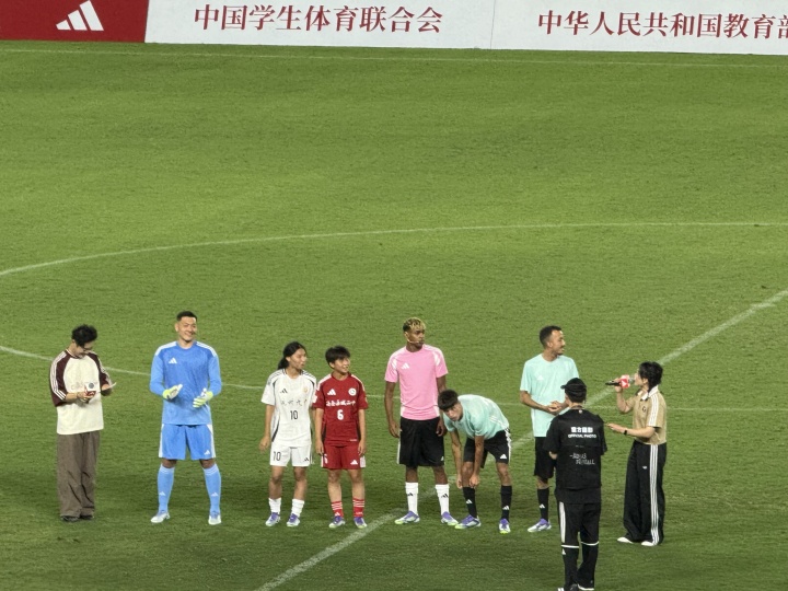 给面?36岁王大雷扑救17岁亚马尔?亚马尔采访稍后带来