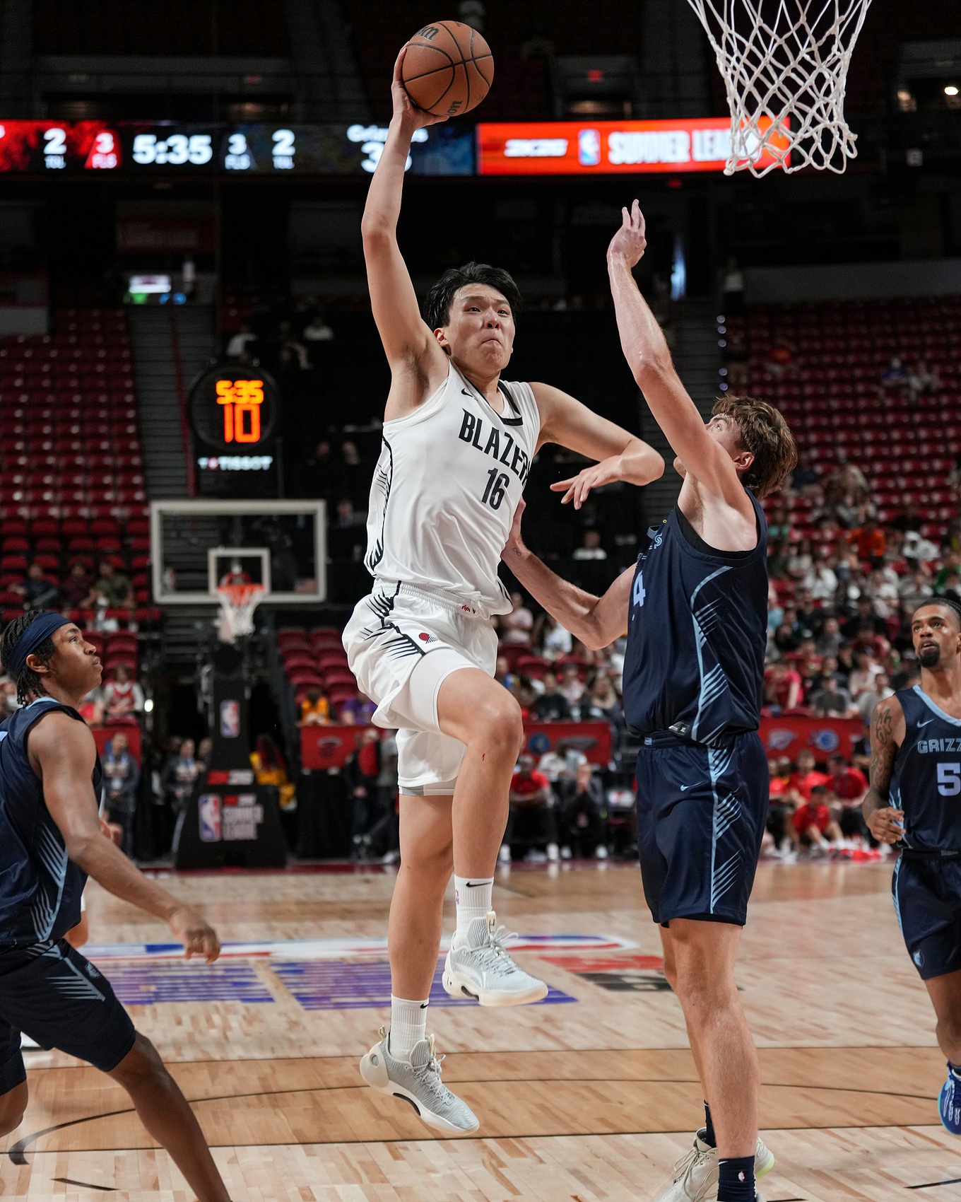 【NBA】队友谈杨瀚森隔扣：这位年轻中锋的表现让整个球队为之