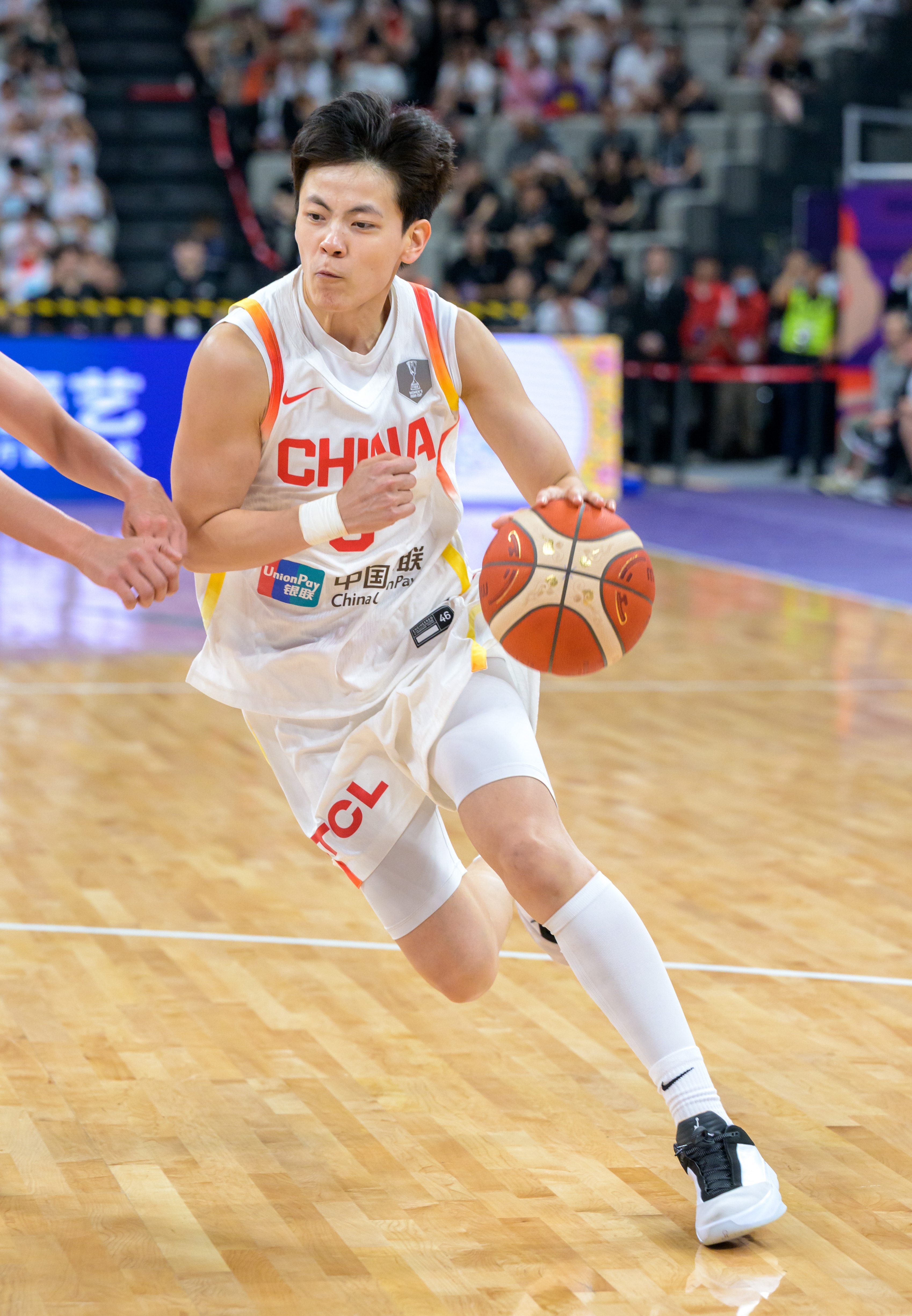 填满数据栏！杨舒予11中4拿到9分9板5助2断1帽正负值+23最高