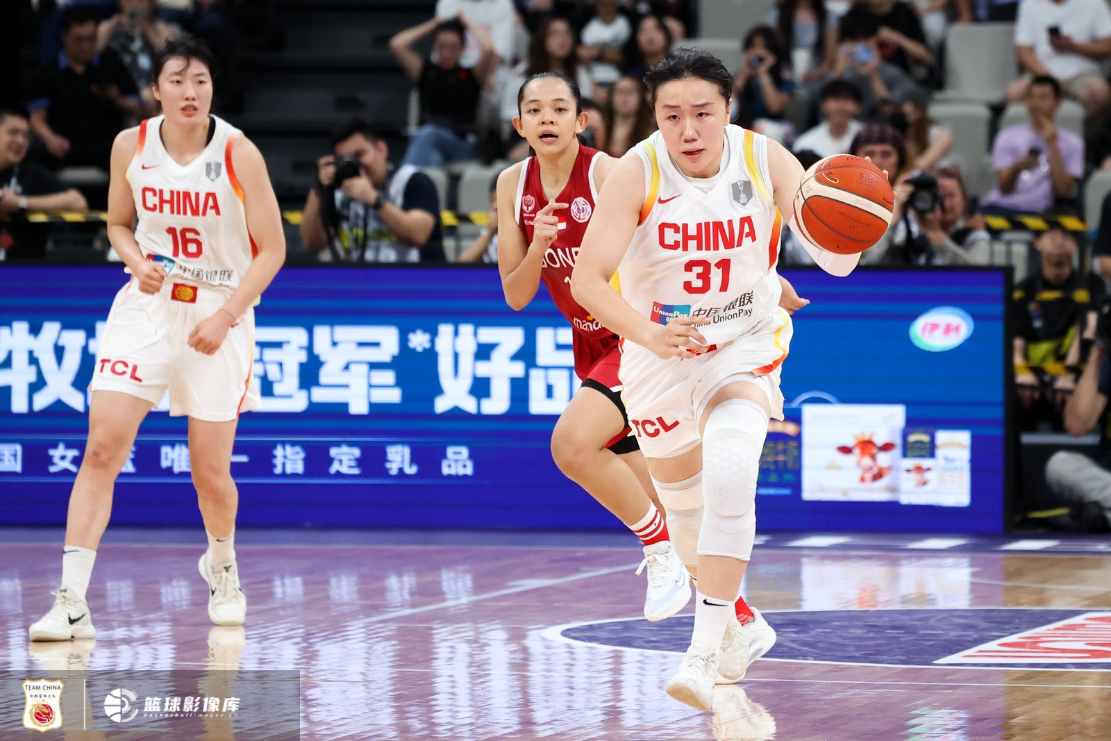 直播吧：中國女籃鋒線賈賽琪耳朵部位縫針但應該問題不大