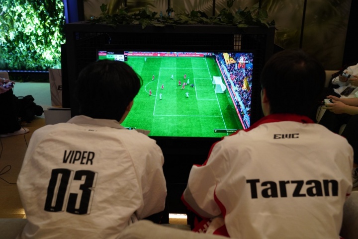 HLE晒出Viper在沙特碰面老队友合照：老朋友Tarzan圣枪哥