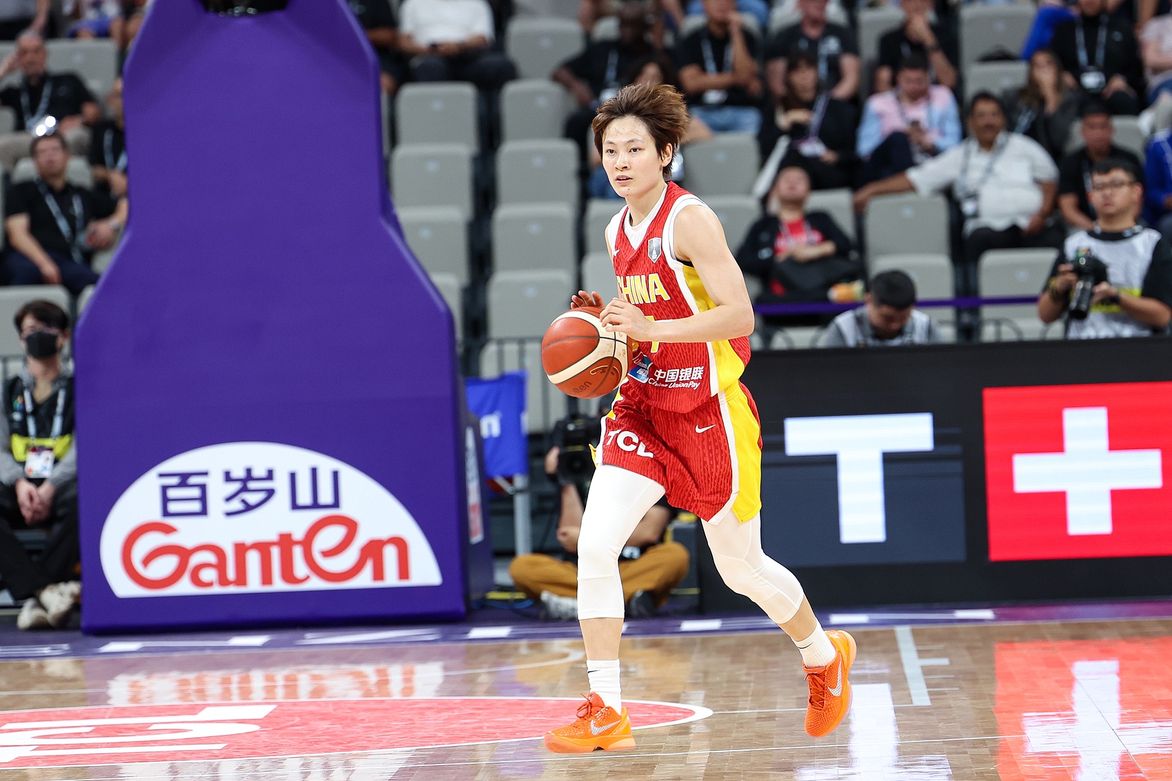 打開局面！隊(duì)長(zhǎng)楊力維替補(bǔ)14中5拿11分送8助攻正負(fù)值+19
