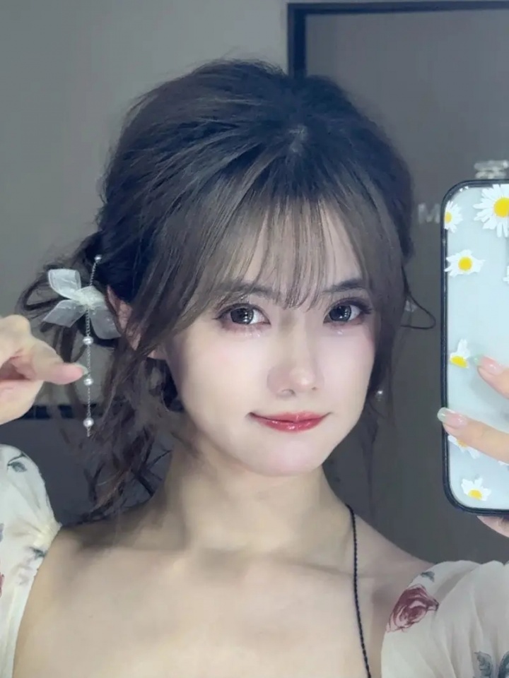 主持小钰晒照:丢丢库存,这个天气尊嘟要热化了