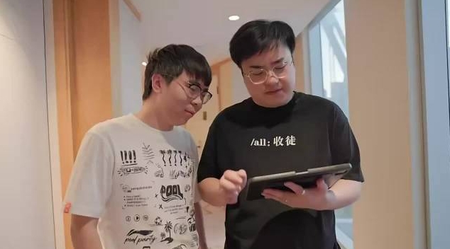 BLG怒斥队伍不换教练：二队教练比伟ldl成绩好吧能不能把他们俩对调一下
