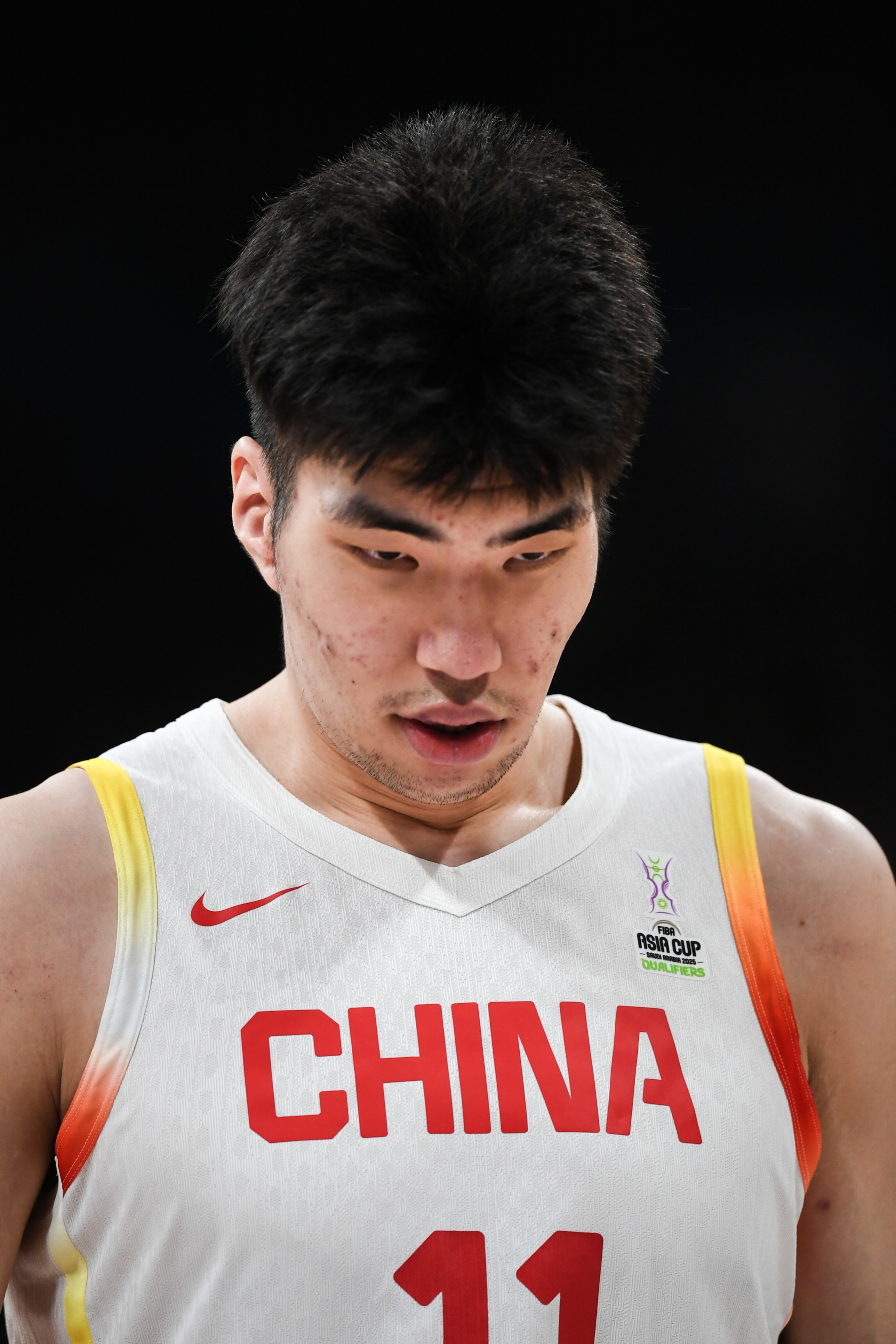 余嘉豪撑起了中国男篮的内线球队展示了这段时间的训练成果