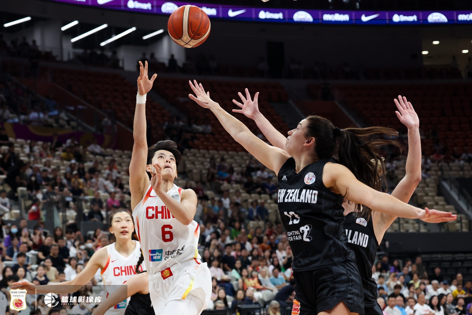 稳住！中国女篮半场4223新西兰！杨舒予10+3+3张子宇4分钟6分