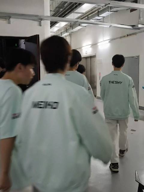 iG不敌TES你认为谁该为本场比赛的失利背锅