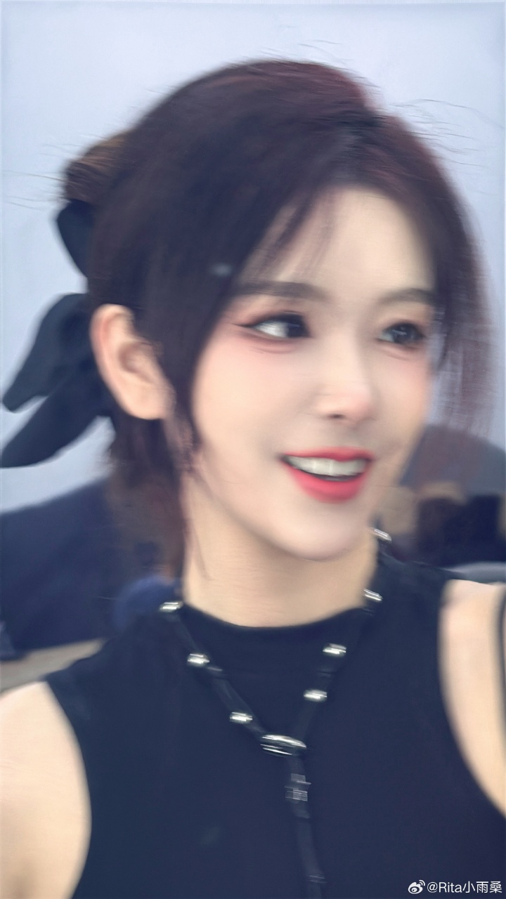 LPL女解说Rita晒照：诚意满满的库存说是