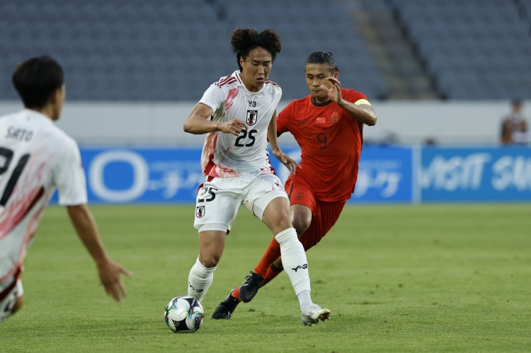 [体育世界]上个月刚交手国足！比媒：24岁日本后卫纲岛悠斗加