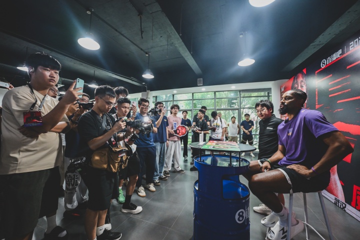 [球迷报道]NBA球星丁威迪空降直播吧 沉浸式体验闽南文化 学会爱拼才会赢！(图4)