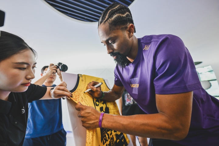 [球迷报道]NBA球星丁威迪空降直播吧 沉浸式体验闽南文化 学会爱拼才会赢！(图13)