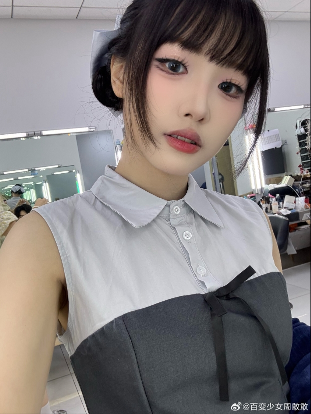 主持周敢敢晒照：大家今年旺不旺！