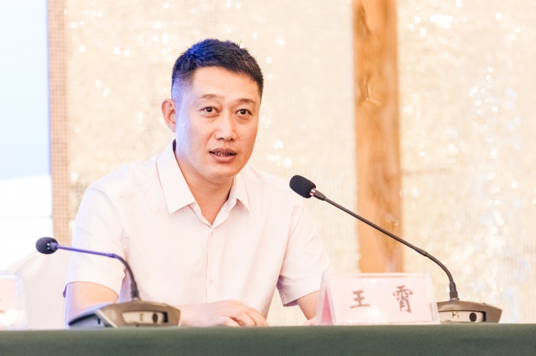 [球迷报道]官方：卡斯特罗辞去代理主教练职务，王霄将出任青岛