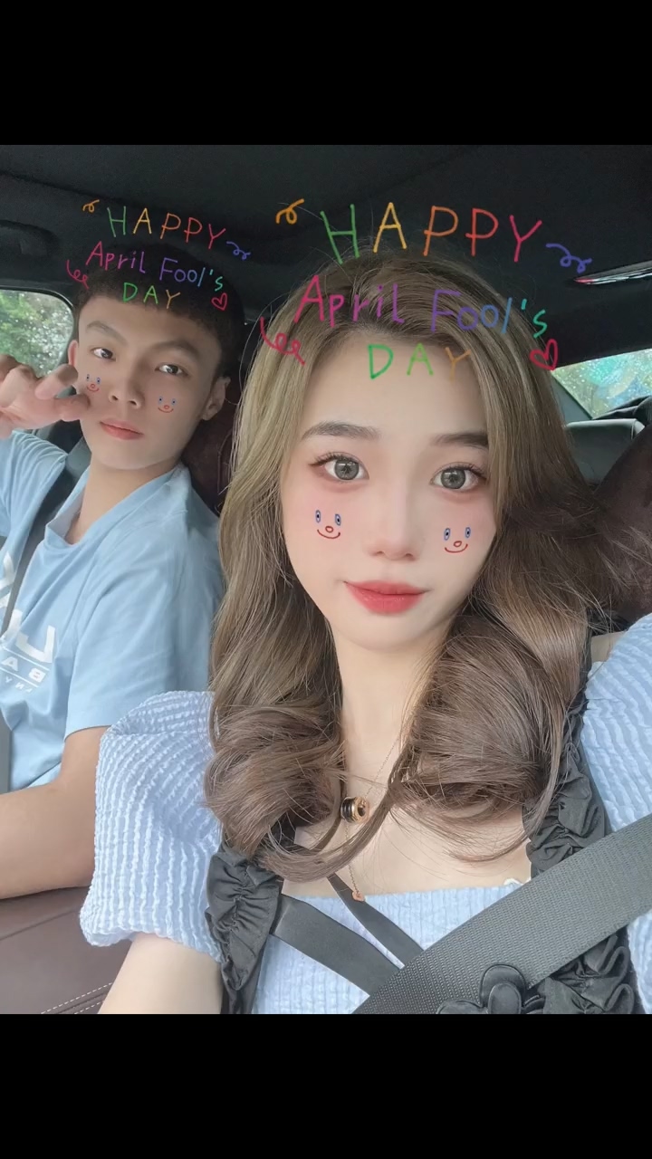 【你怎么看？】徐杰曾在每年春节晒与女友看烟花恩爱视频 还配文