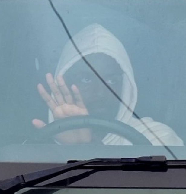 此前与纽卡决裂！伊萨克昨日单独到训练中心，遭球迷怒喷：老鼠！