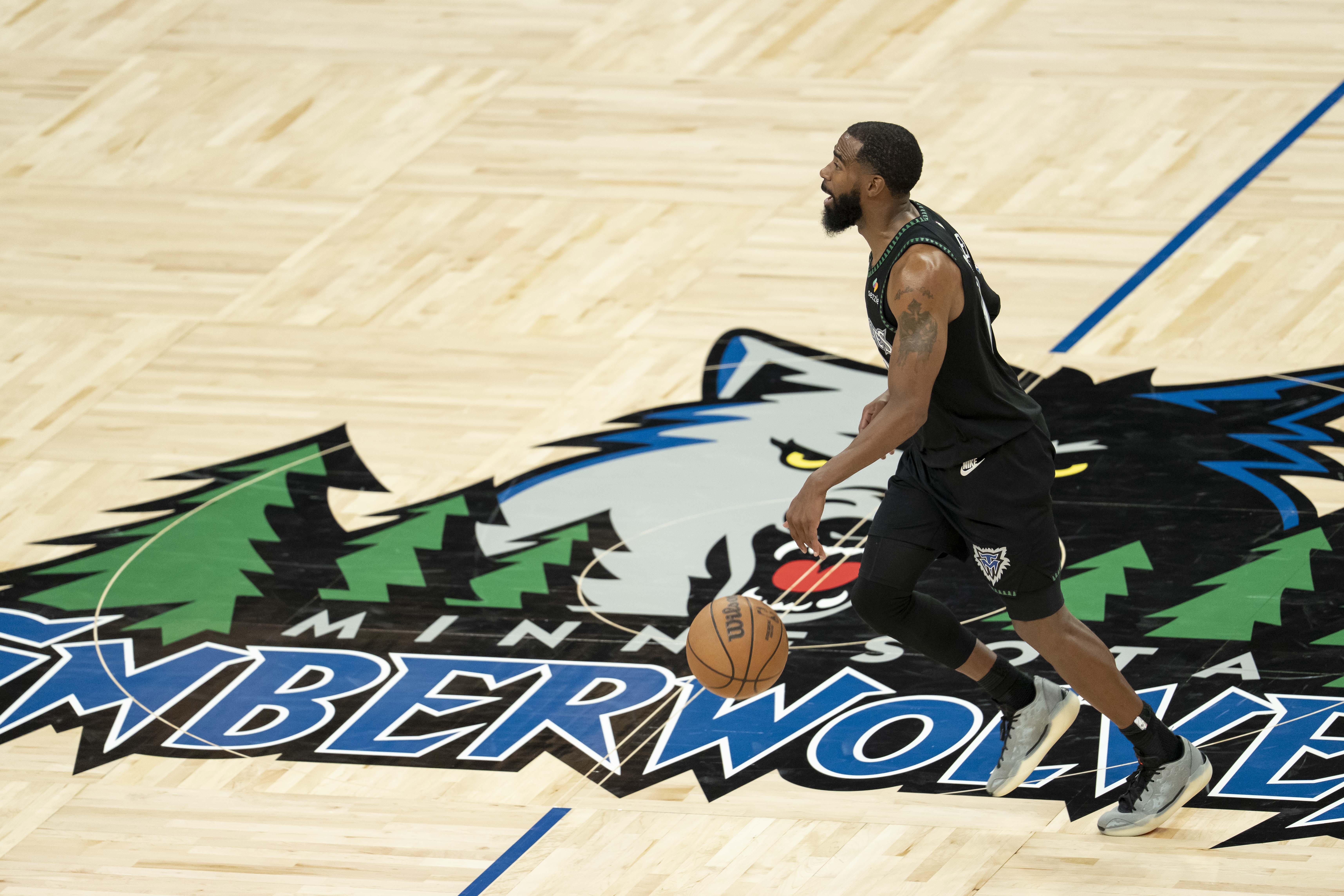 [推荐]芬奇：康利能决定比赛节奏总能做出正确传球选择 打出了