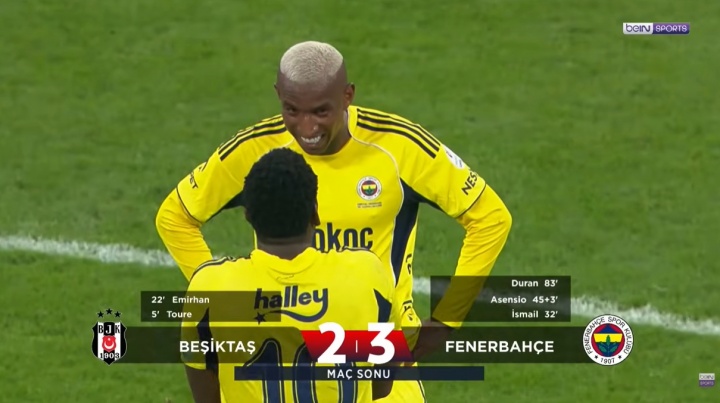 [体育报道]疯狂德比！费内巴切让2追3，阿笑扳平，杜兰绝杀10人贝西克塔斯(图2)