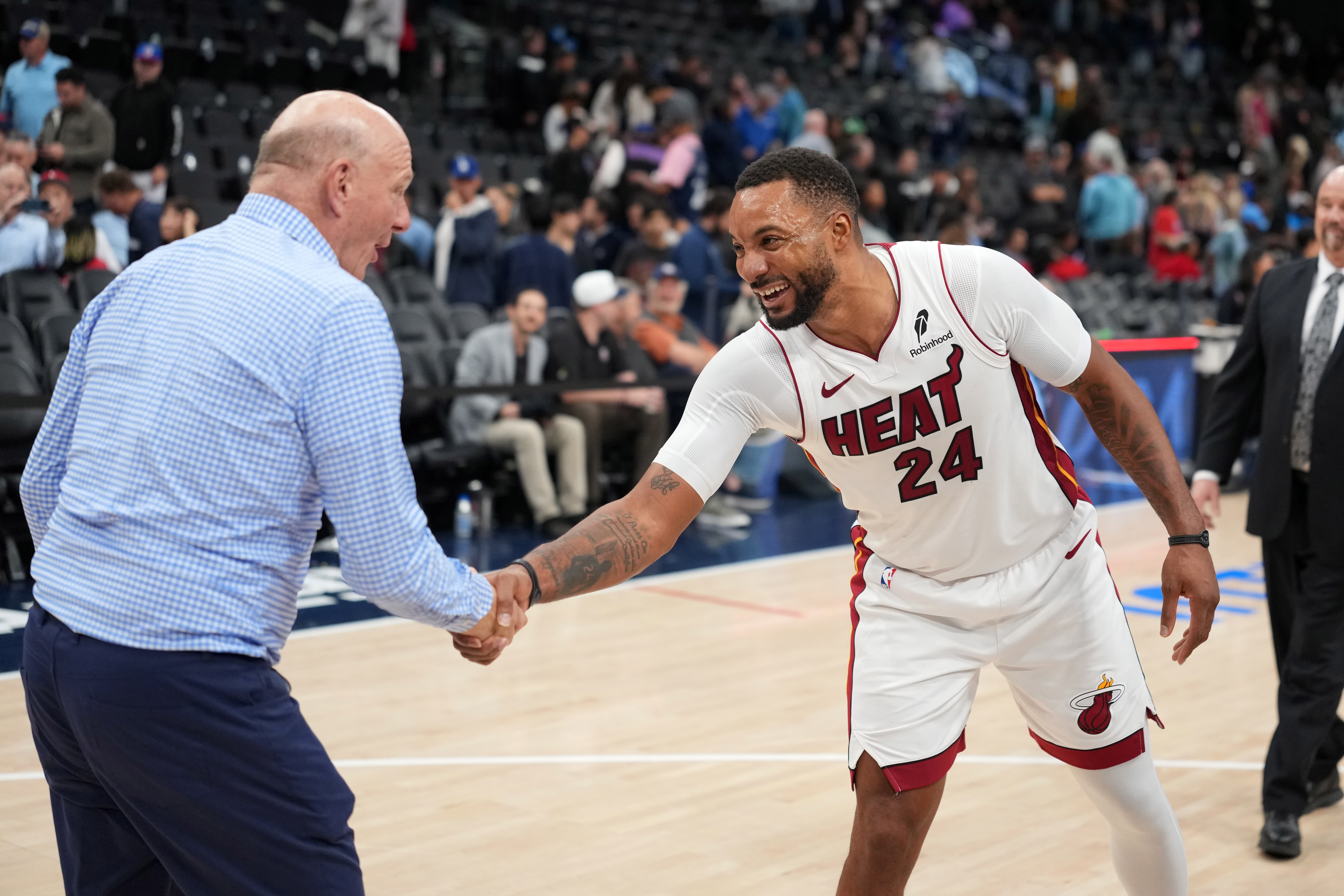 [你怎么看？]此前曾炮轰快船！鲍威尔今天和前老板鲍尔默握手寒暄