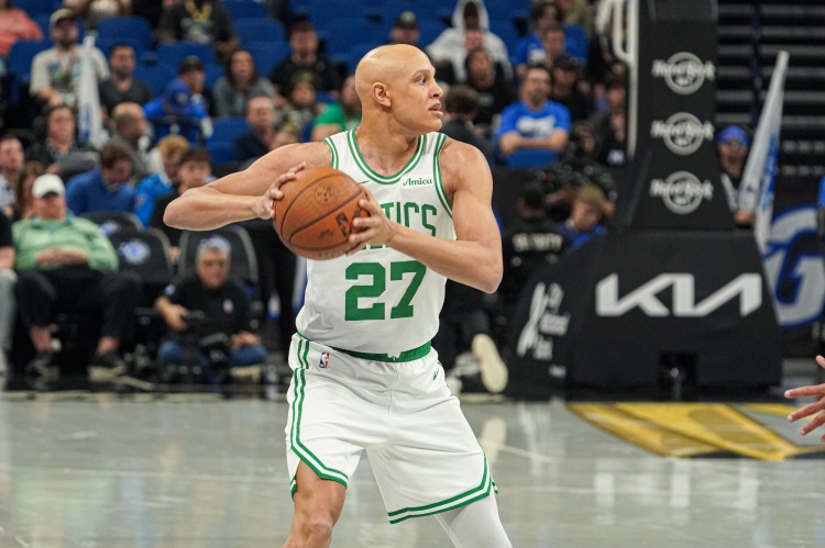 [凯尔特人]沃尔什：和队友互相交流能增强信心 我们正不断地培养默契(图1)