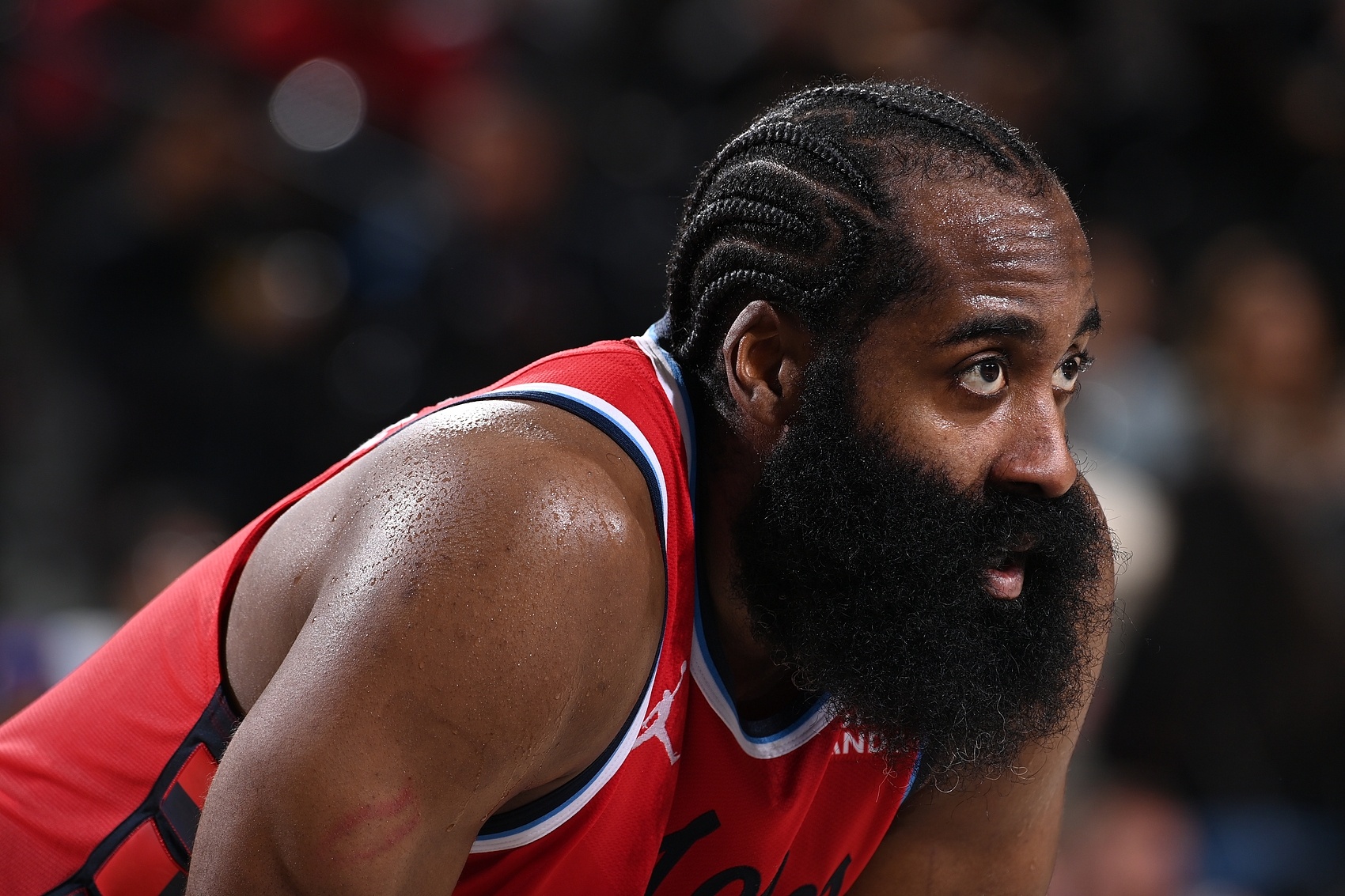 【体育世界】船记：哈登赛后不会接受采访 在更衣室里咳嗽不止 