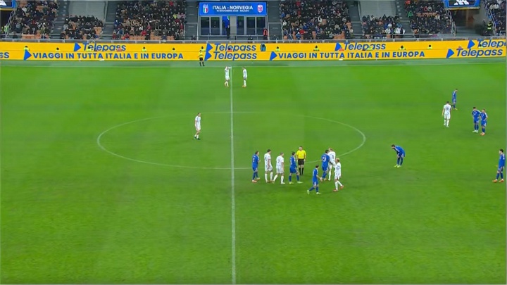 ?魔人屁股摸不得！哈兰德被曼奇尼摸屁股后怒骂，多纳鲁马劝架