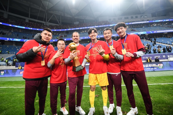 32岁杜佳效力海港5赛季出场45分钟，随队获得3中超冠军+1足协杯