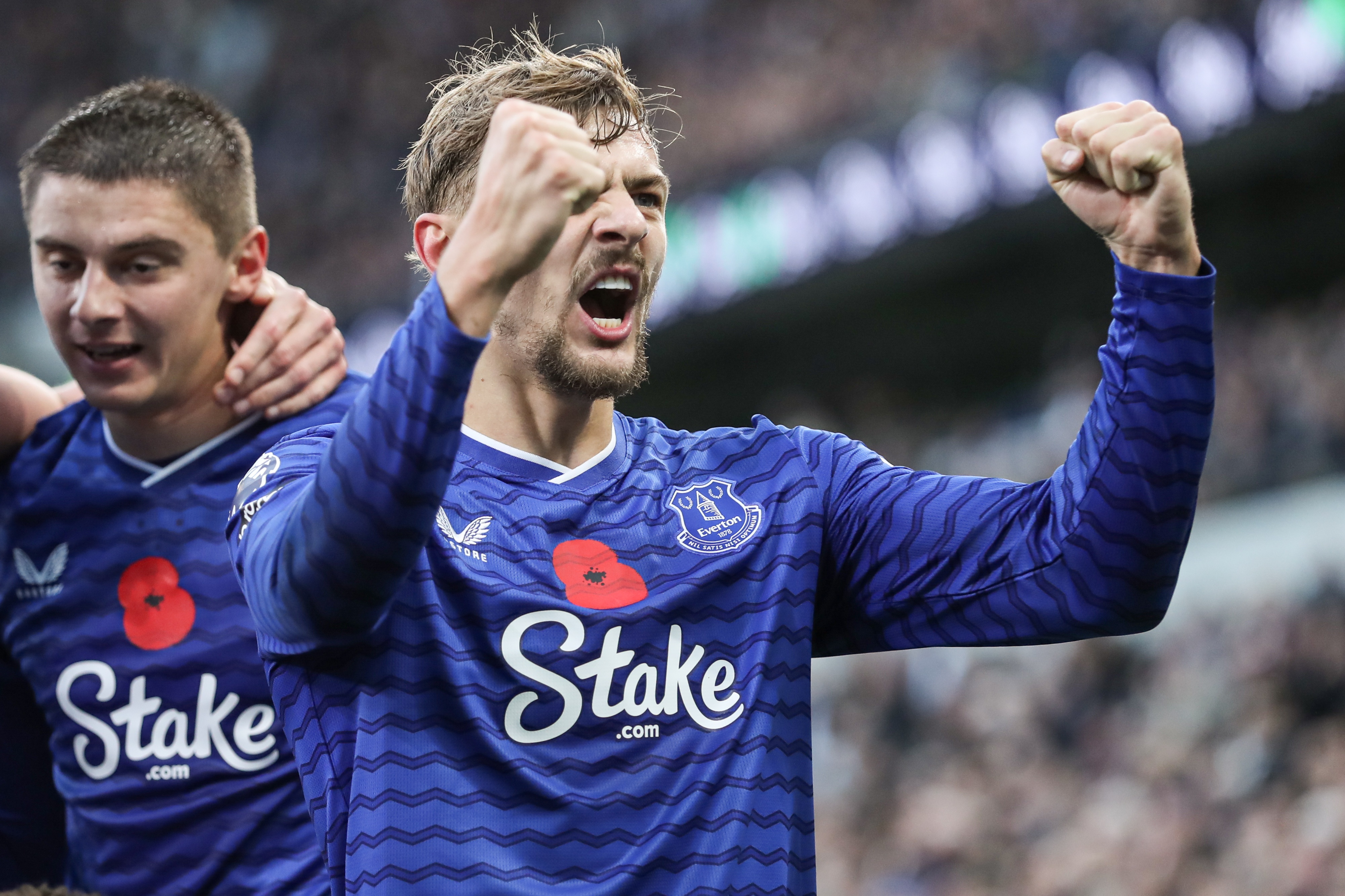 [热门资讯]诛心霍尔：早早少⚾打一人本可能崩盘 我都不知自己右脚能进球