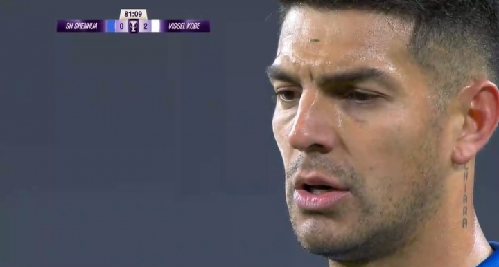 路易斯造点+亲自主罚被扑，申花仍0-2落后神户