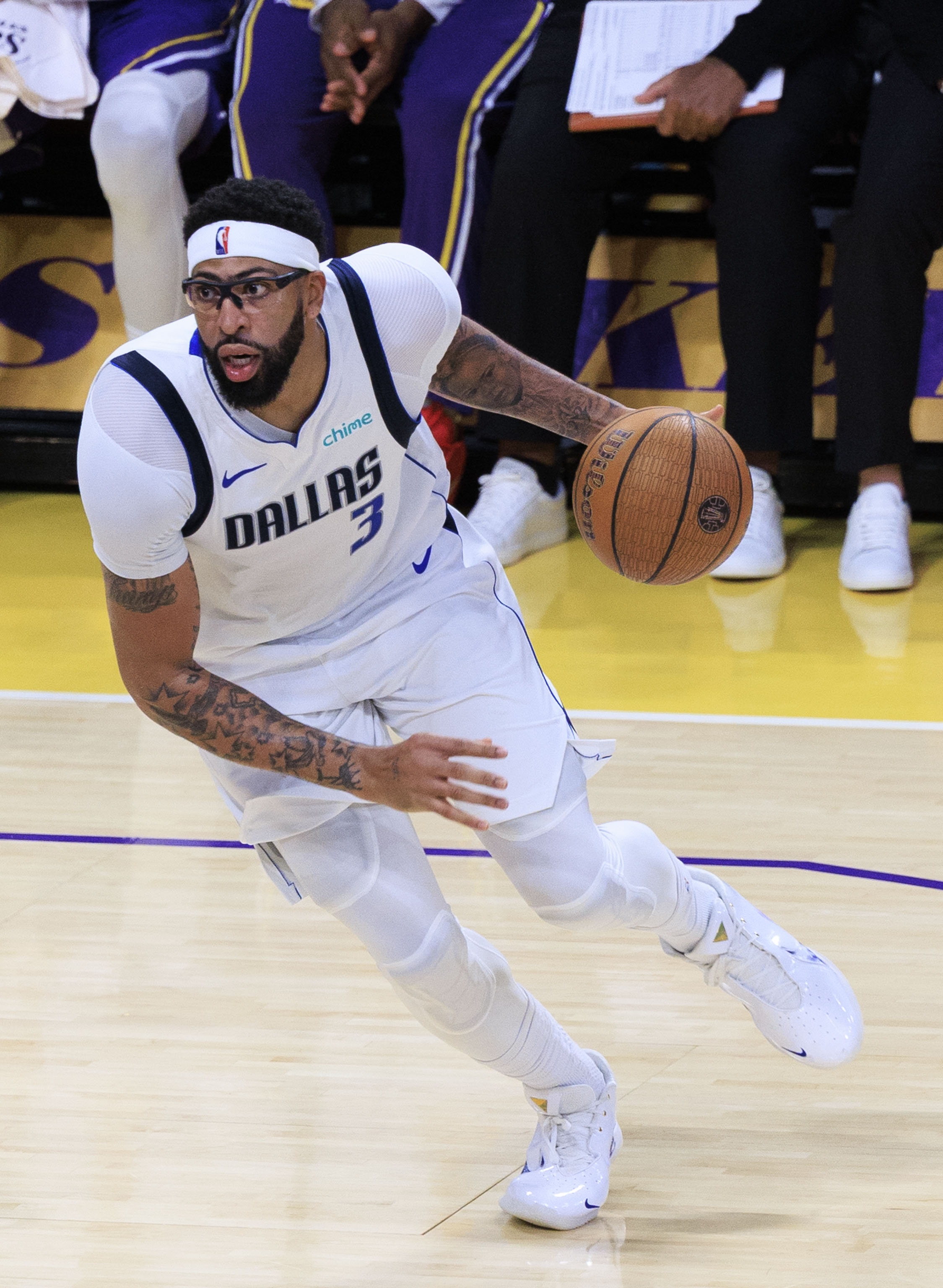 【体育微观察】10中6得✌️12分！浓眉：我一拿球就被包夹 ❕然后我努力正确地去传球