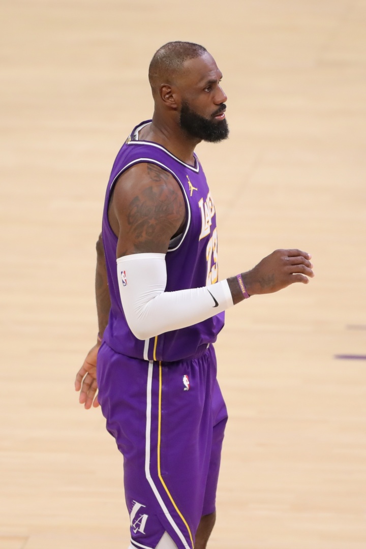 [球迷报道]41岁后单场得分榜：老詹26分超贾巴尔排第2 榜