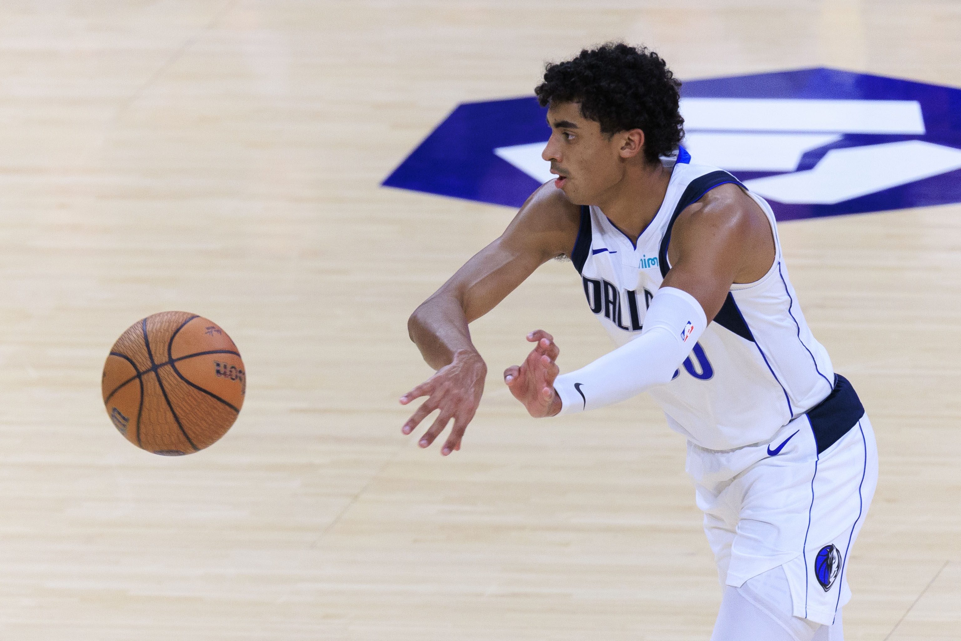 【体育头条】浓眉：克里斯蒂原本就有多种能力 他新秀赛季以来自