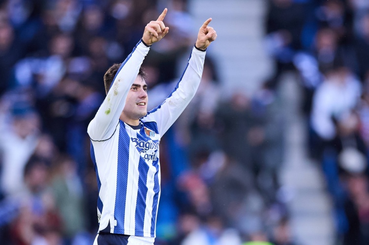 帅炸！皇社球员巴雷内切亚连续两轮轰世界波，任意球+中圈吊射