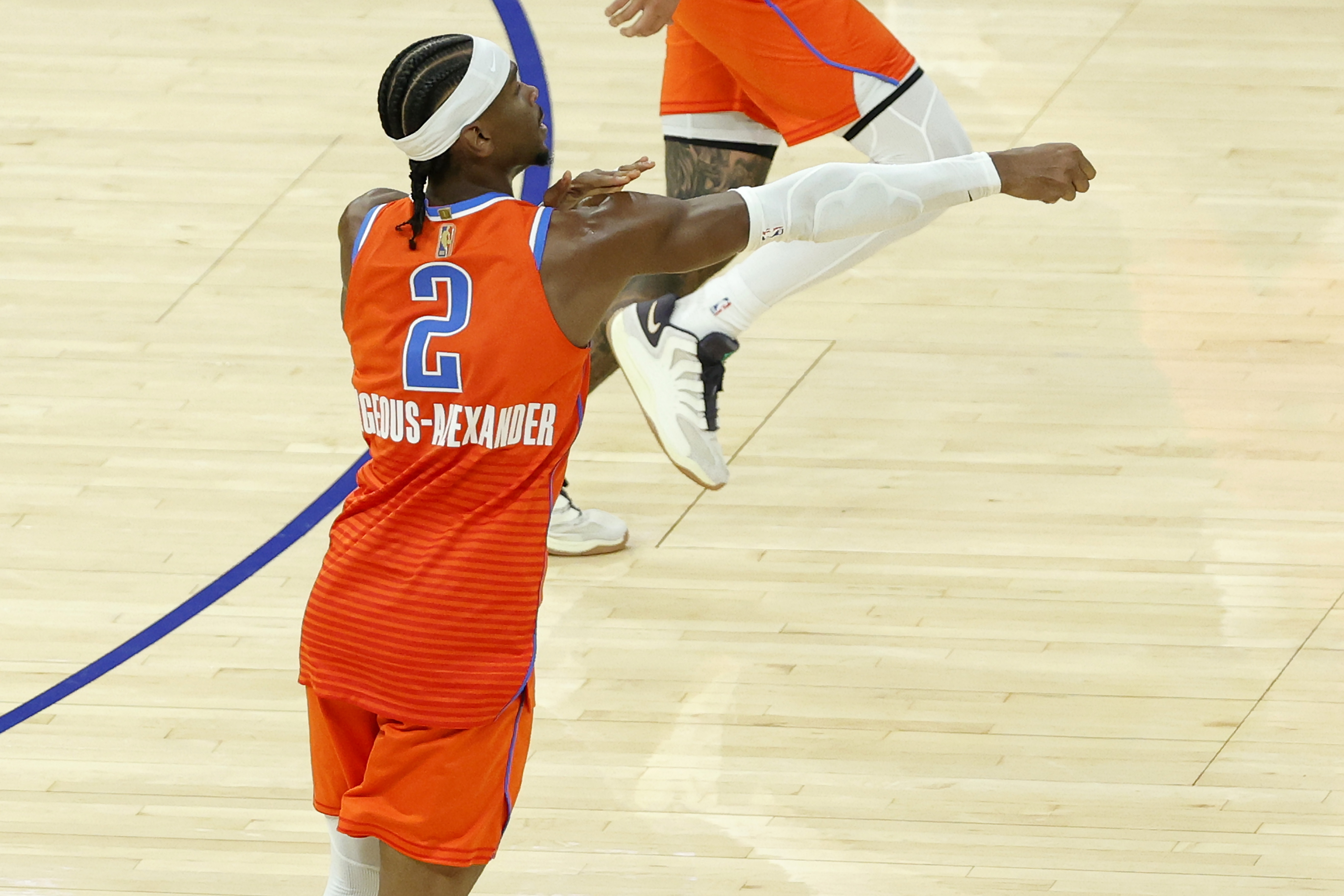 [体育世界]雷霆阵容实力明显超过其他球队 他们在卫冕的道路上