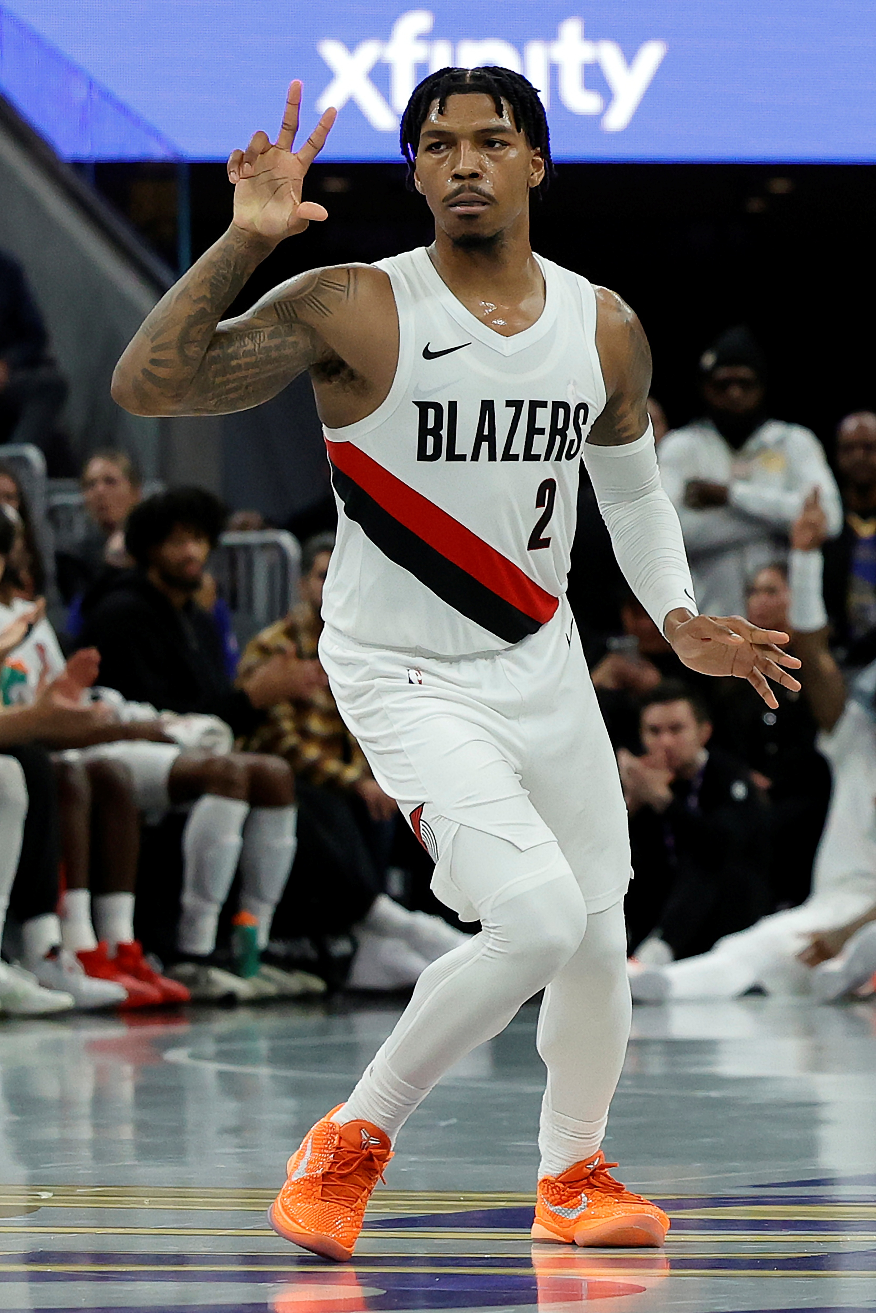 [开拓者]开拓者媒体人：球队必须做交易 轮换是一堆G联赛球员 能力有限(图1)