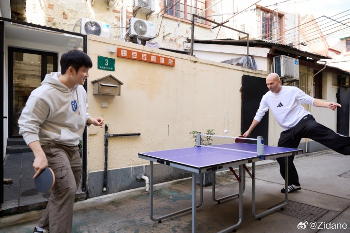 [热门观察]勾肩搭背齐达内与樊振东合影：见到位❗优秀年轻人，⚾球打得可以(图7)