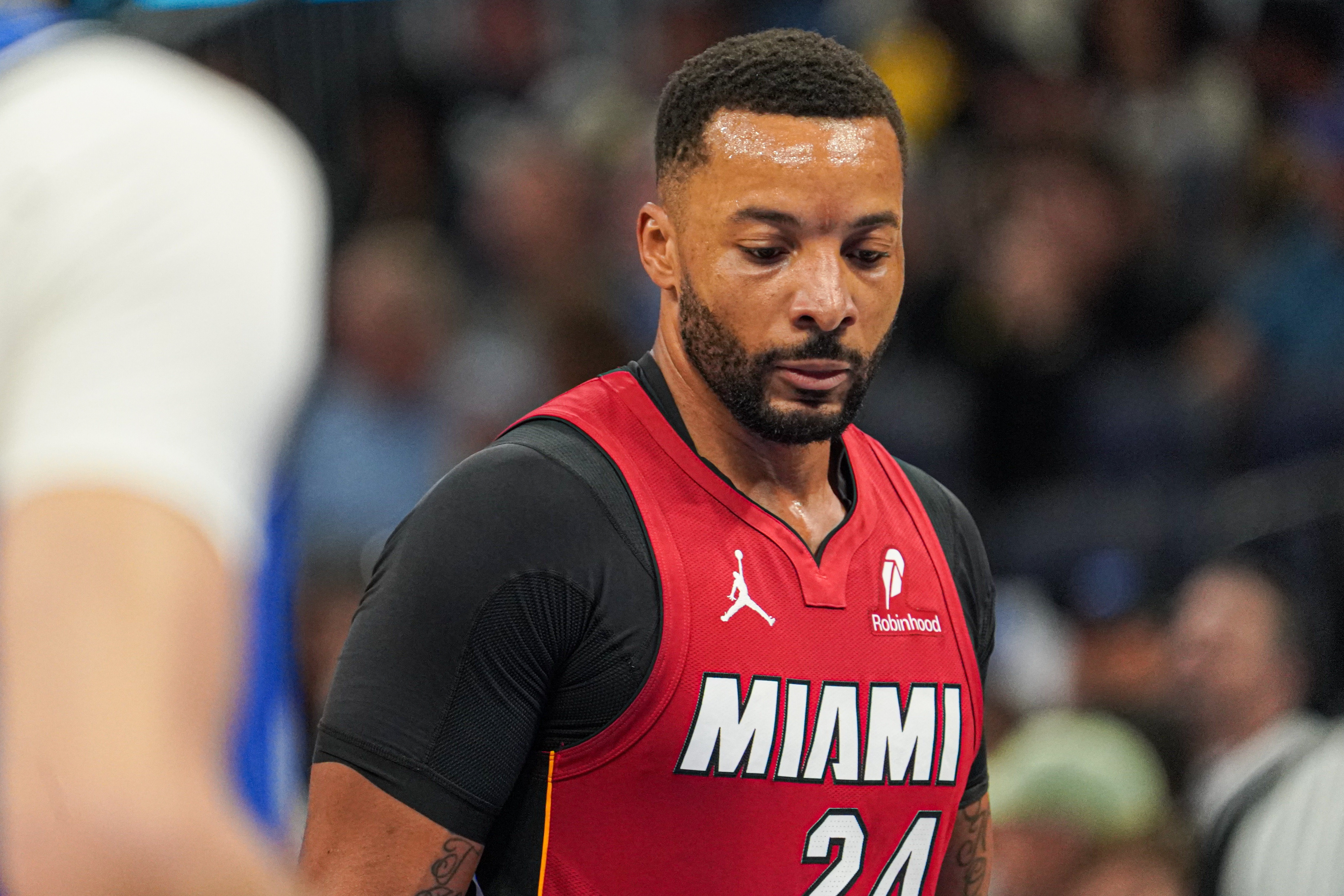 [深度报道]最后的战术没打出来⬅️✌️！鲍威尔：赖我 我跑进了属于阿德巴约的✌️位置(图1)