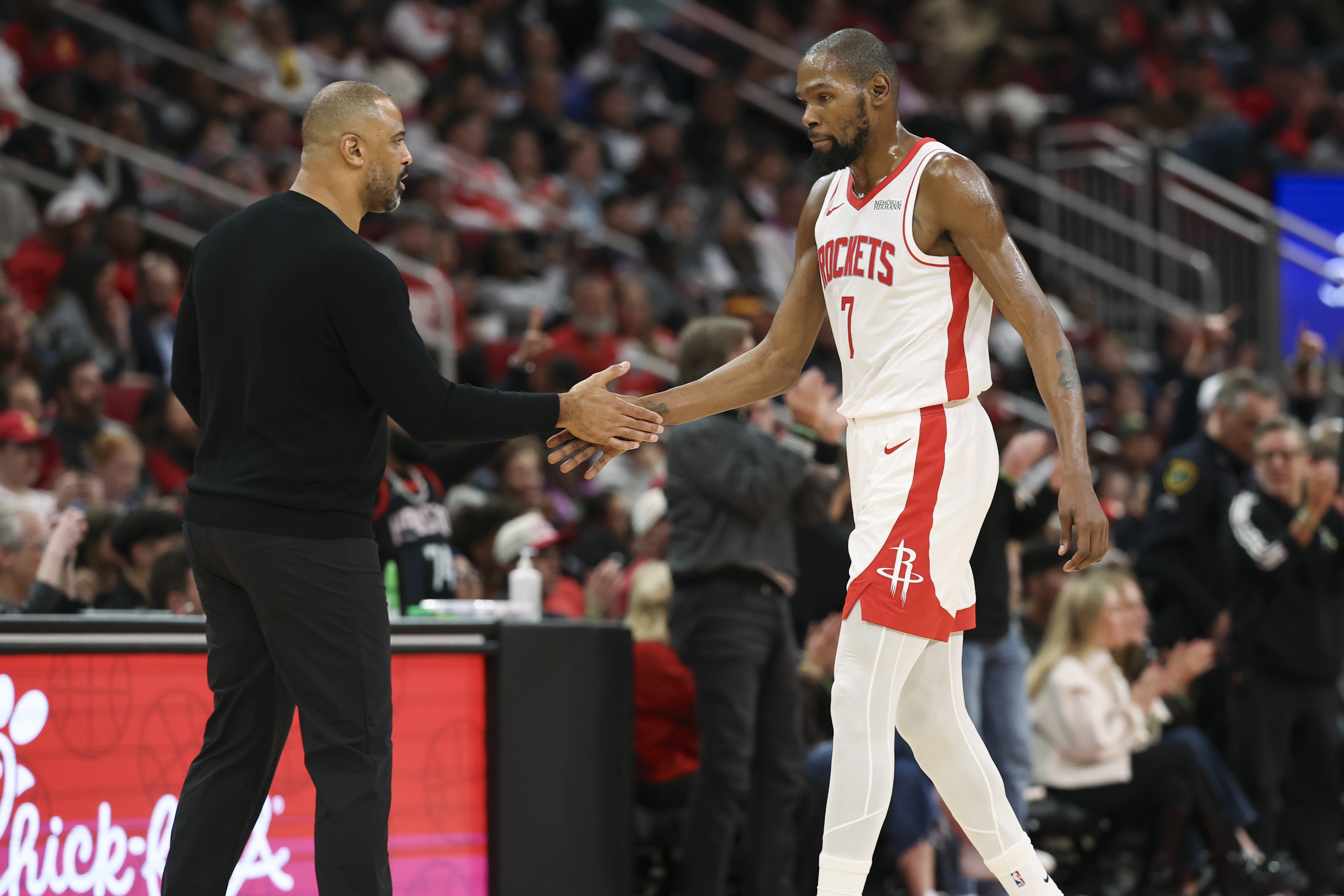 [行业动态]杜兰特：我队友⚽赛后假装用水泼我  我和乌度✨卡