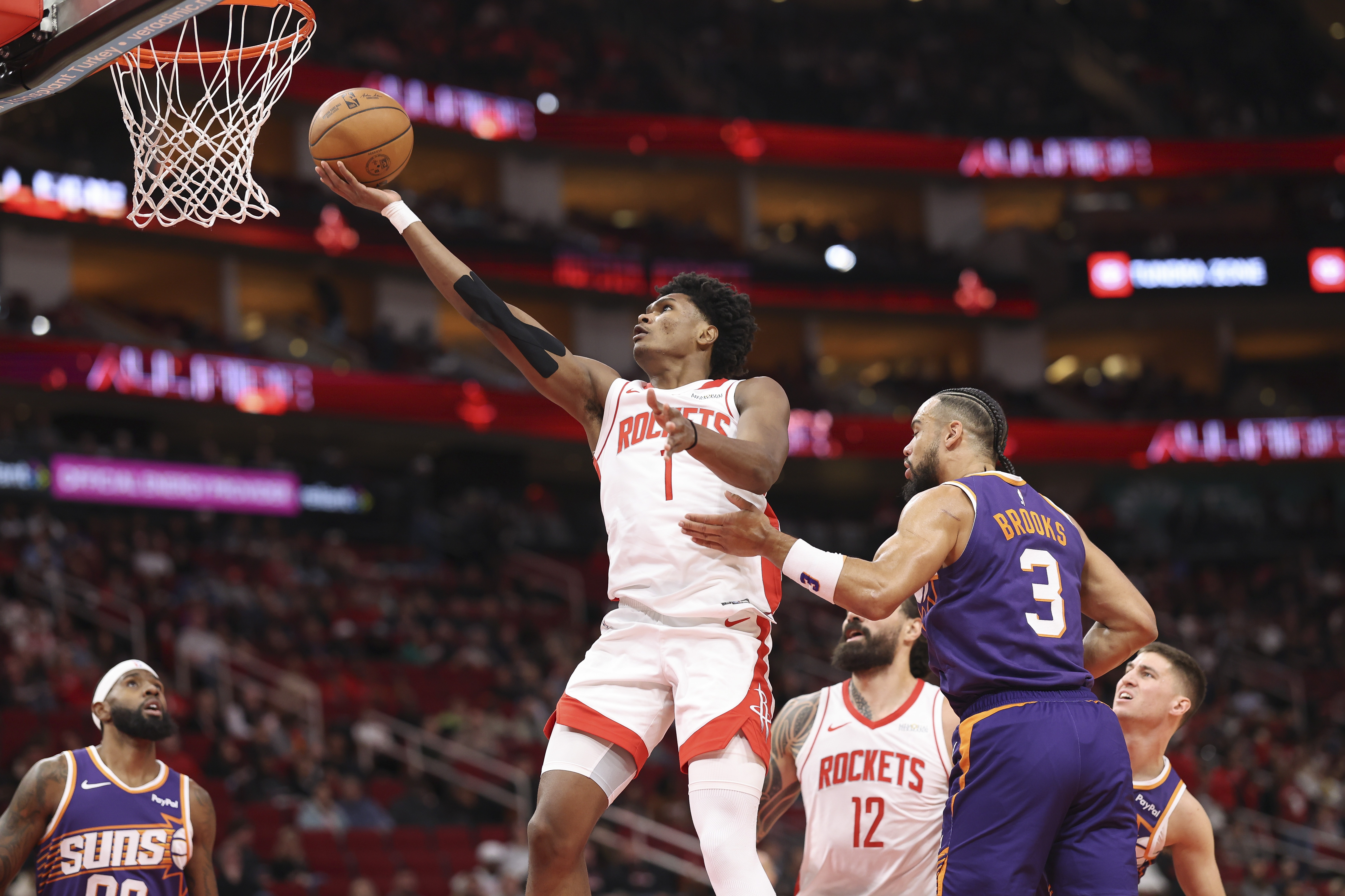 【热点直击】阿门⬆️：狄龙在比赛中也会对我使用小动作 我跟他说没关系&我了解他(图1)